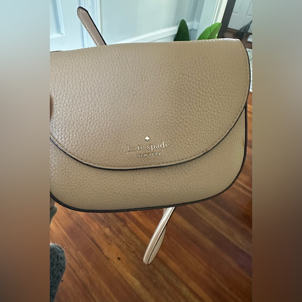 Tan Kate Spade crossbody! 🧸